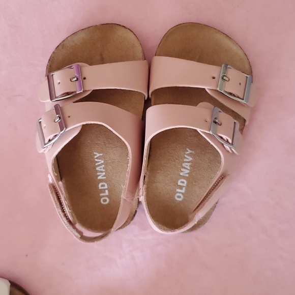 Old navy sandals - Picture 2 of 5